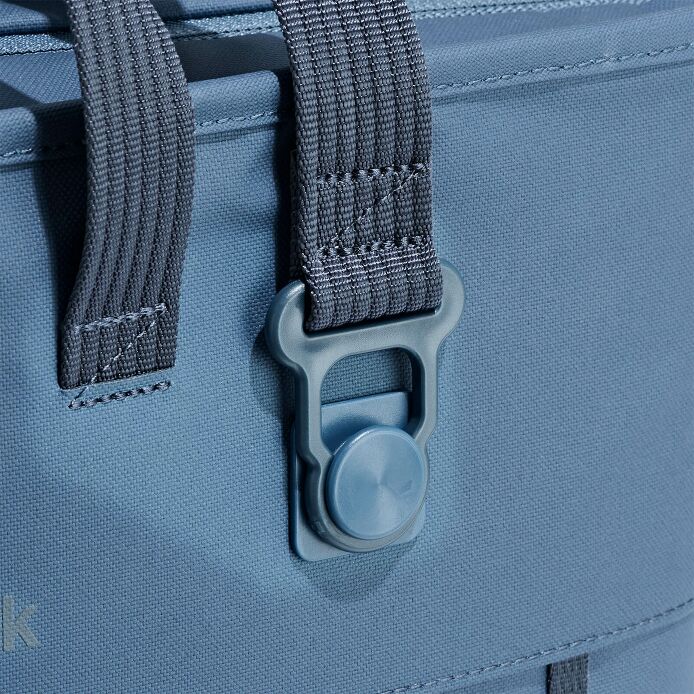carryouttm-soft-cooler-tote-30-l-i3 250815_hydro_cooler_details_14838_2_7.jpg