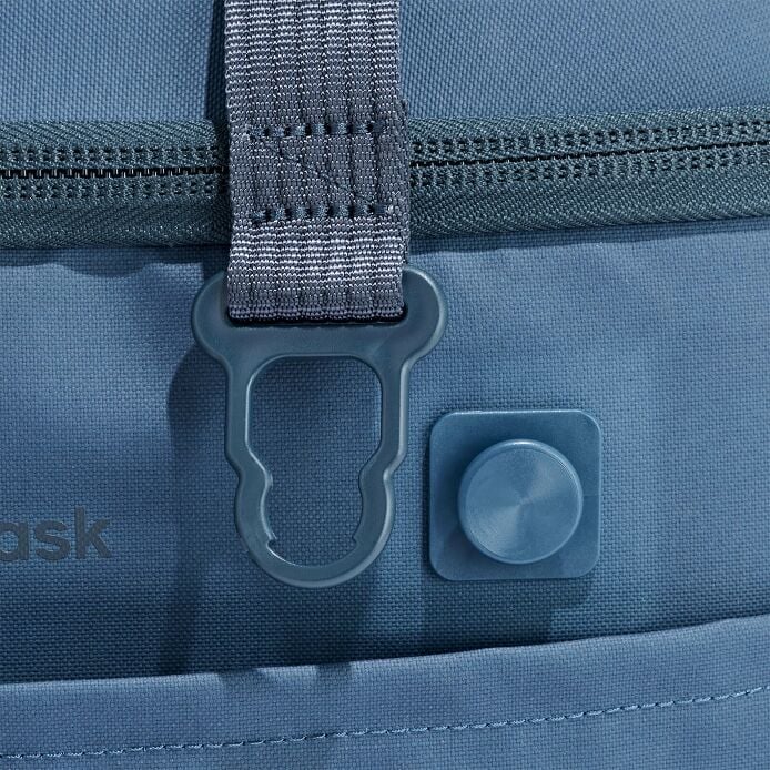 carryouttm-soft-cooler-30-l-n1 250815_hydro_cooler_details_14856_2_5.jpg