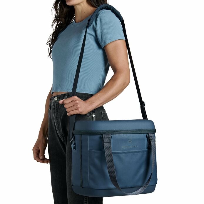 carryouttm-soft-cooler-15-l-n6 250815_hydro_s26_hb_14556_6.jpg