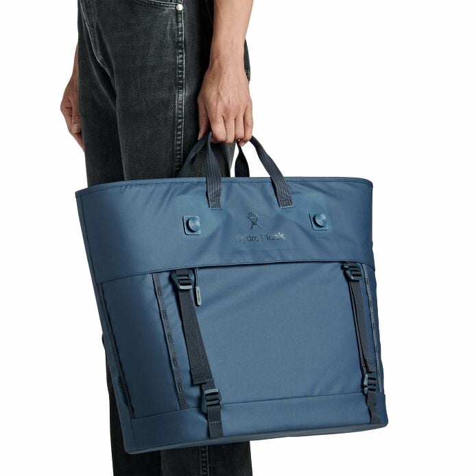 carryouttm-soft-cooler-tote-30-l-i3 250815_hydro_s26_hb_14619_2.jpg