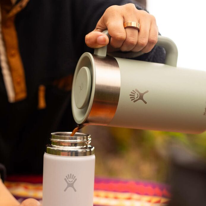 32-oz-insulated-french-press-o1 2706_johnson_s25summertravel_camping_pouring_303a0287_1_.jpg