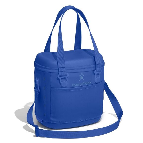 carryouttm-soft-cooler-10-l-h7 6pco382_carryout_cooler_10l_capri_blue_angled_1.jpg