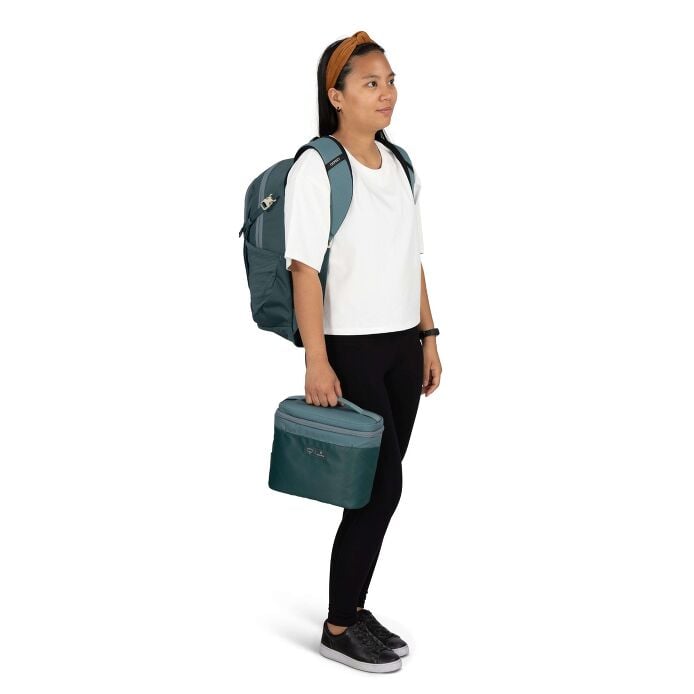 osprey-axis-x-hydro-flask-campus-essentials-bundle-q4 axisxhydroflask_s26_onbody1_cascadeblue_10007249_2.jpg