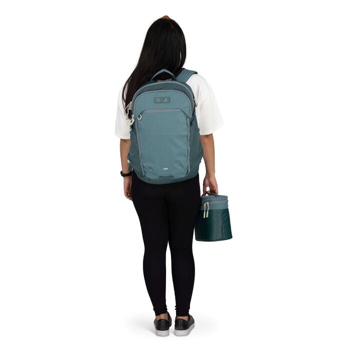 osprey-axis-x-hydro-flask-campus-essentials-bundle-q4 axisxhydroflask_s26_onbody3_cascadeblue_10007249_2.jpg