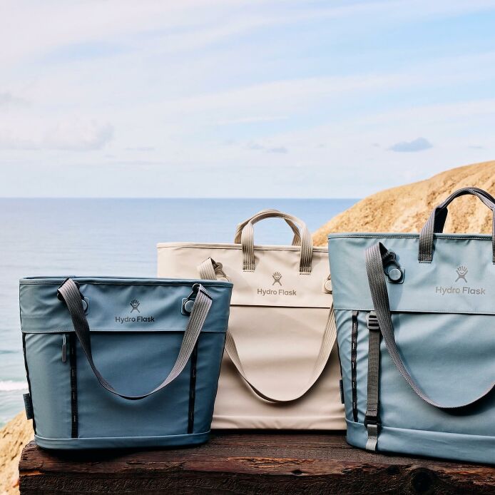 carryouttm-soft-cooler-tote-30-l-i3 hf_carryout_bouwer_d1_l1_torrey_pines_still_life_0055_1_2.jpg
