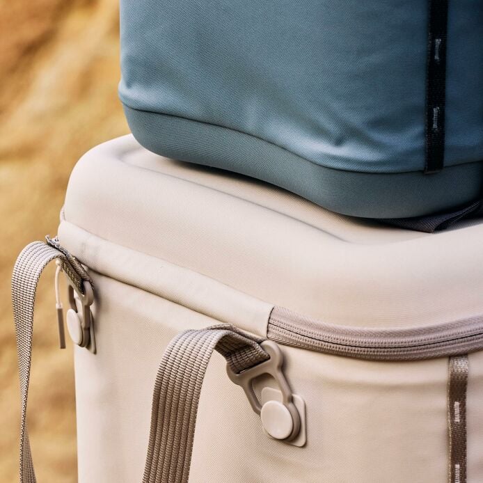 carryouttm-soft-cooler-30-l-n1 hf_carryout_bouwer_d1_l1_torrey_pines_still_life_0381_1_6.jpg
