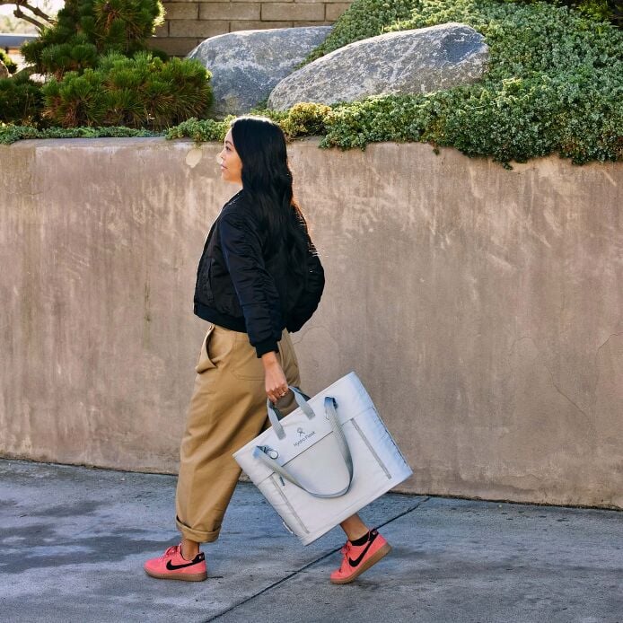 carryouttm-soft-cooler-tote-20-l-h6 hf_carryout_bouwer_d2_l1_stone_steps_0066_1.jpg