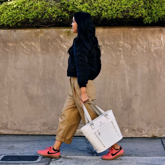 carryouttm-soft-cooler-tote-10-l-x4 hf_carryout_bouwer_d2_l1_stone_steps_0131_3.jpg