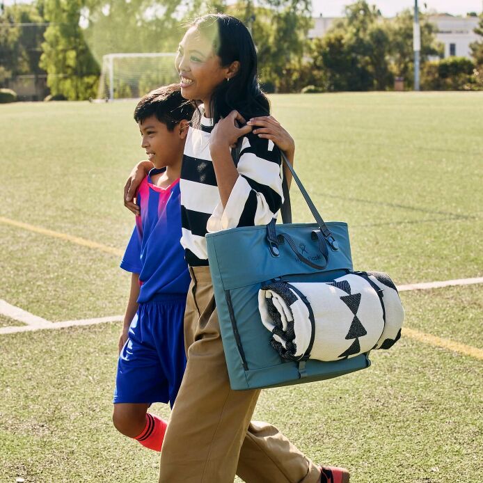 carryouttm-soft-cooler-tote-30-l-i3 hf_carryout_bouwer_d2_l2_parking_soccer_3406_1_1.jpg