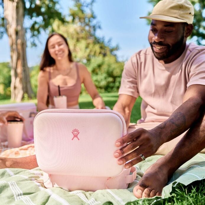 5-l-carry-outtm-lunch-box-j6 hf_s24_trillium_45_1.jpg