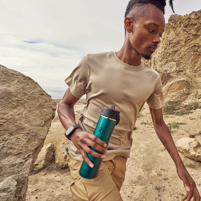 24-oz-lightweight-flex-straw-bottle-w0 hf_s26_lightweight_mcinnis_6828_4.jpg