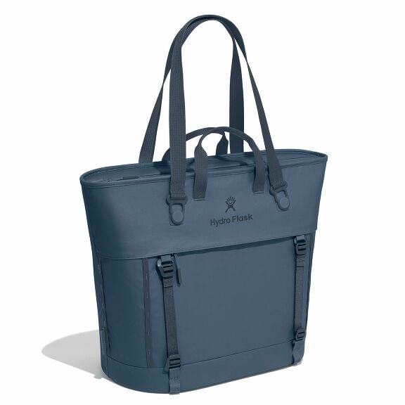 carryouttm-soft-cooler-tote-30-l-i3 maxiit384-carryout-tote-30l-harbor-blue-angled_1_1.jpg