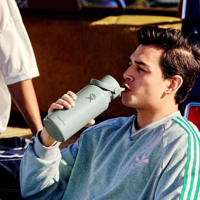32-oz-wide-mouth-with-flex-straw-cap-z3 s25_tailgating_brouwer_exp-2028-06-01_04-6336_1__5.jpg
